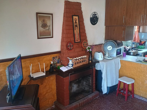 2 Casas Con Entrada Para Autos En Colón A Mts De Av Garzón