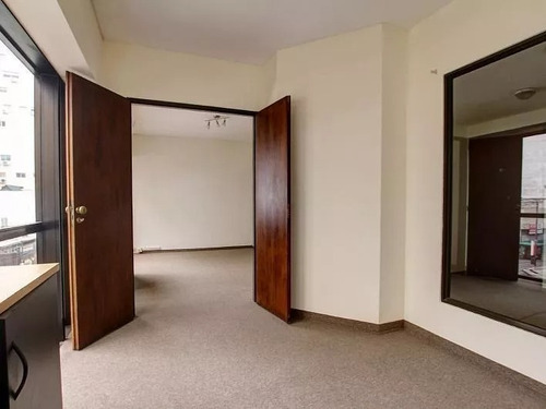 Av. Corrientes Y Montevideo. Dueño Vende Oficina 70 M2 En Excelente Ubicación E Impecable Estado. En Un Edificio Moderno Para Uso Profesional Y Comercial.