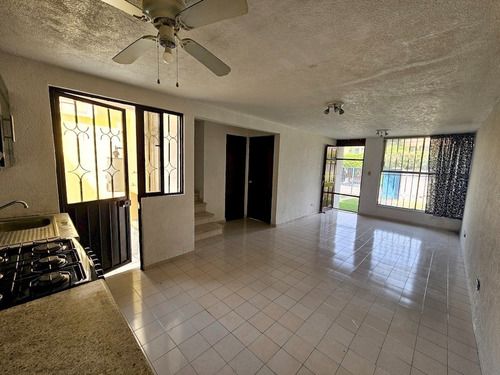 Casa En Fracc. Jardines De La Hacienda, Jiutepec Morelos.