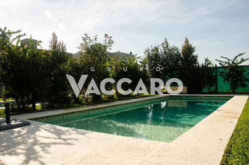 Casa 4 Dormitorios Con Piscina En Barrio Cerrado