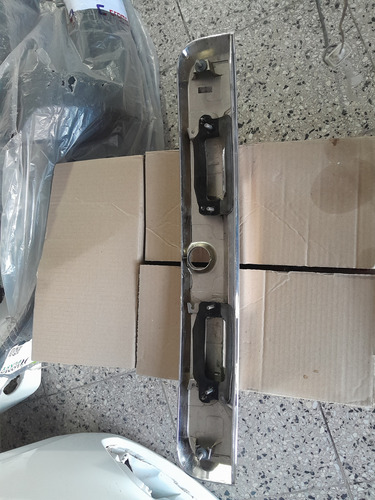 Moldura De Portón Renault Duster 10-15 Muy Buen Estado