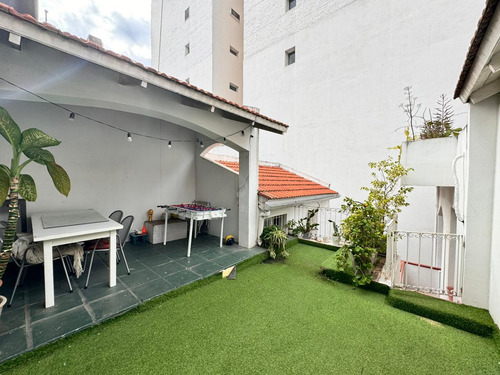 Venta - Casa Pasillo A 2 Cuadras Del Río. 3 Dormitorios Y Patio. Alquila Cochera En Edificio Al Lado