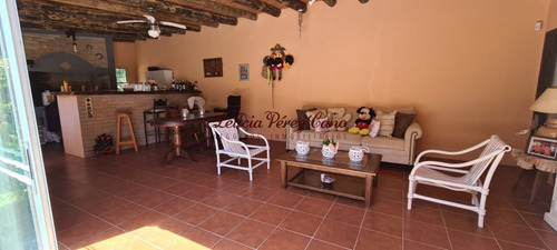 Casa En Venta En Jardines De Cordoba, Zona De Los Colegios 3 Dormitorios- Ref: 19355