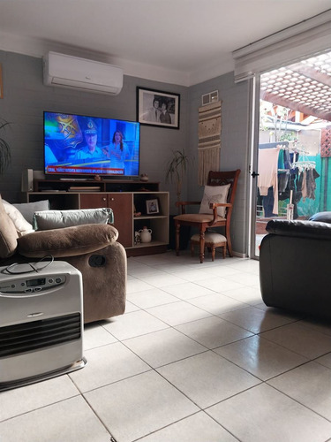 Casa En Venta De 3 Dorm. 2 Baños, En Puente Alto