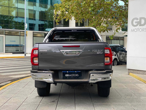Imagen 17 de 25 de Toyota Hilux 2.8 Cd Srx 177cv 4x4 At 2021 500km