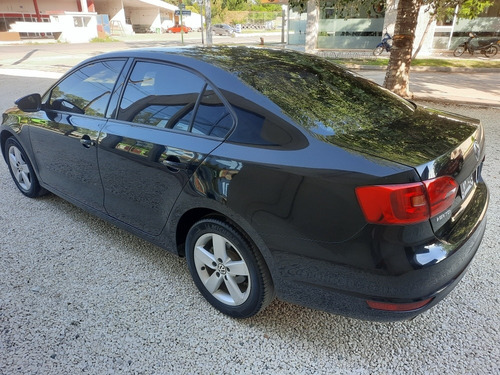Imagen 4 de 7 de Volkswagen Vento 2012 2.5 Luxury 170cv