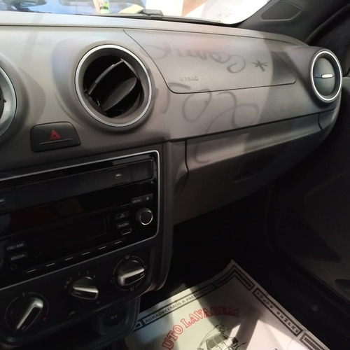 Volkswagen Voyage 1.0 Seleção Tec Total Flex 4p 2014