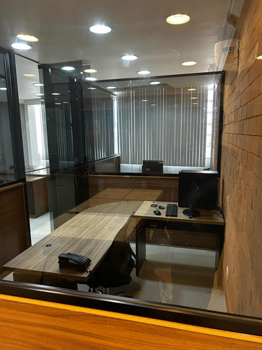 Sala Comercial Mobiliada E Com Equipamentos De Escritório