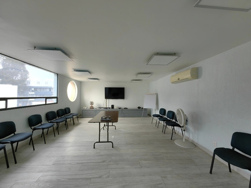Casa Con Uso De Suelo Para Oficinas En Col. Acacias