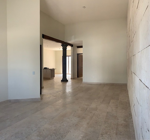 Imagen 1 de 14 de Qh1 Casa En Venta En Colinas De Juriquilla Con Techos De Doble Altura
