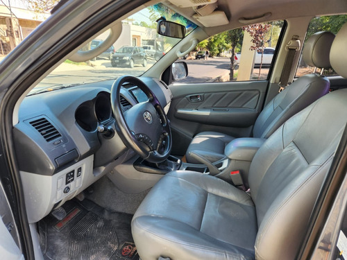 Imagen 11 de 17 de Toyota Hilux 3.0 C/d 4x4 Tdi Srv Cuero