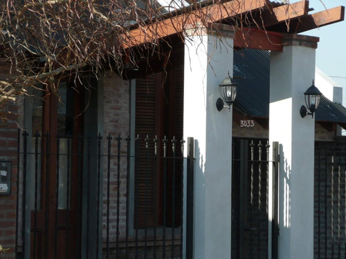 Imagen 2 de 10 de Linda Casa En Calle 3 E/ 102 Bis Y 102.
