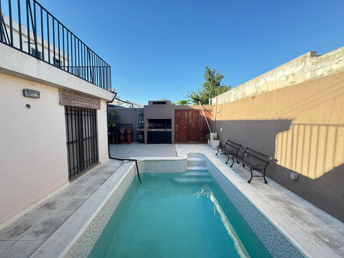 Casa En Venta En Poeta Lugones, Apta Crédito, 4 Dor, 2 Baños