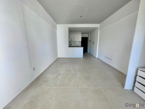 Monoambiente Con Patio En Villa Del Parque En Venta.