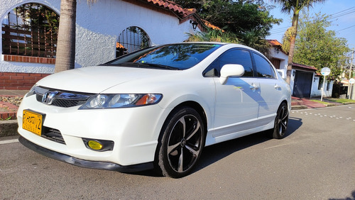 Honda Civic 1.8 Ex 4 p