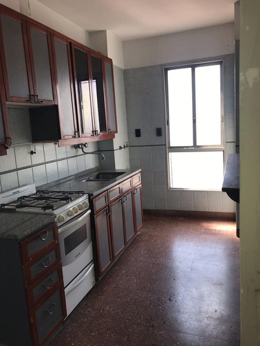Departamento De 3 Ambientes Con Excelente Luminosidad