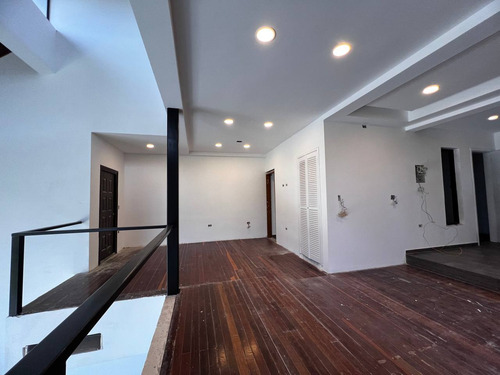 Inmueble De Lujo En La Isla De Margarita, Paraíso I, Pampatar. Casa En Obra Blanca