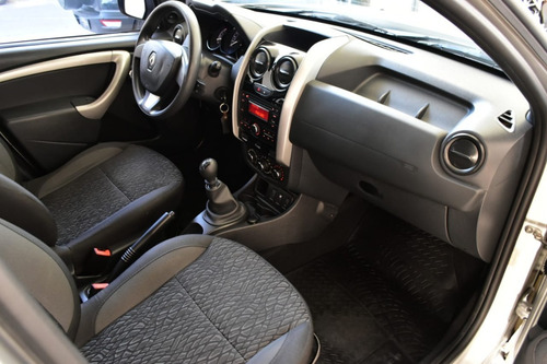 Renault Duster Oroch Dynamique 2.0 Mt 2016 Car Cash