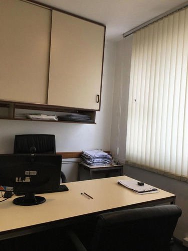 Imagen 15 de 17 de Venta - Oficina 5 Ambientes O Más - Oportunidad