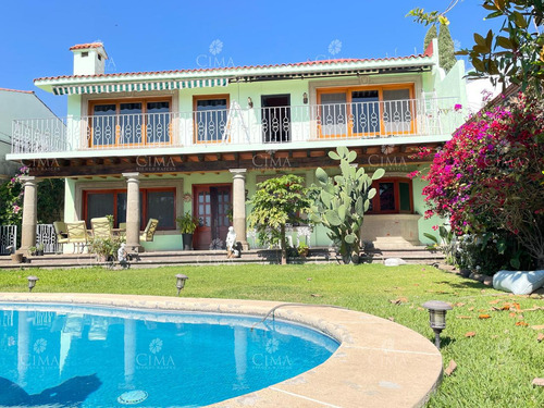 Venta Casa En Fraccionamiento Lomas De Tetela, Cuernavaca, Morelos - V365