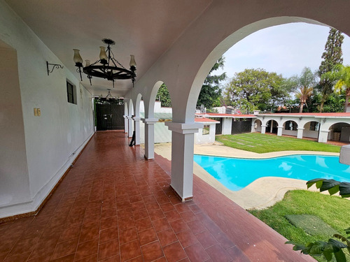 Casa Sola En Venta En Un Solo Nivel En Jardines De Cuernavaca.