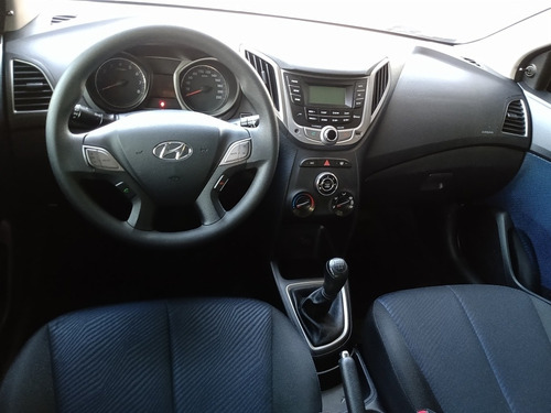 Imagem 6 de 8 de Hyundai Hb20s 2014 1.6 Comfort Plus Flex 4p