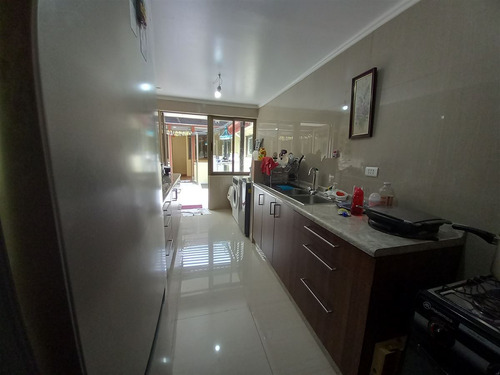 Casa En Venta De 7 Dorm. En Concepción