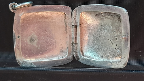 Relicario De Plata Antiguo Usado Con Monograma (Usado)