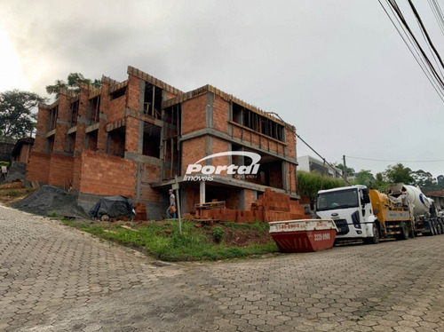 Sobrado Bem Localizado Com 03 Dormitórios Sendo 01 Suite E Demais Dependências. - 35711243v