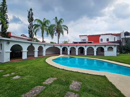 Casa Sola En Venta En Un Solo Nivel En Jardines De Cuernavaca.