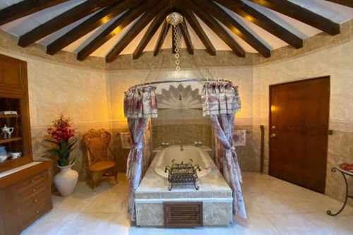 Casa Sola En Las Palmas, Cuernavaca, Morelos - Caen-er-866-cs