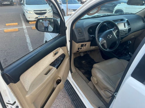 Imagen 9 de 16 de Toyota Hilux Sw4 Tdi Srv 4x4 ¡oportunidad!