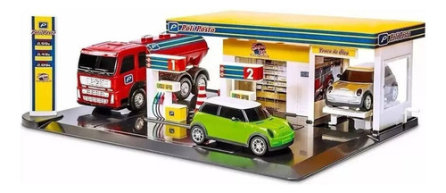 Camión de gasolinera multipropósito amarillo y 2 carros