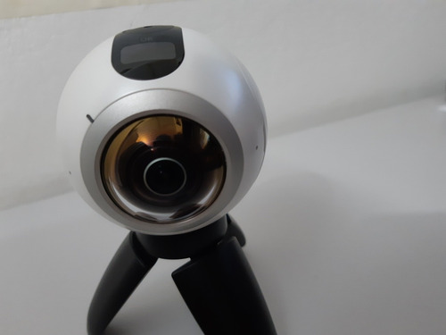 Câmera Digital Samsung Gear 360 Com Wifi Bluetooth