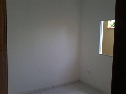 Imagem 29 de 30 de Imóvel Novo Tipo Casa Térrea Em Condominio Fechado Com Excelente Acabamento Com Azulejo Até O Teto Tanto Na Cozinha Como No Banheiro E Moldura De Gesso Nestes Dois Ambientes Janela De Alumínio Cor B
