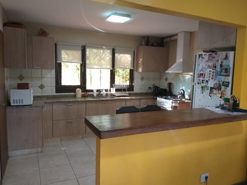 Imagen 7 de 27 de Casa En Venta En La Escondida! Muy Buen Acceso, Super Amplia Y Con Piscina!