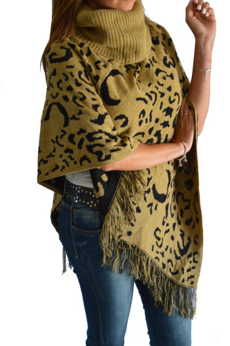 Importante Poncho Tejido Con Polera Animal Print No Ruana