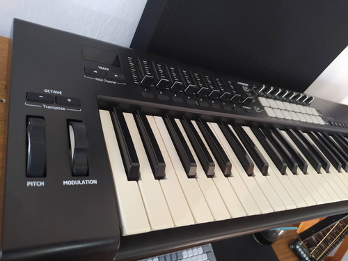 Teclado Controlador Novation Launchkey 61 Mk2 De 61 Teclas Gris Oscuro