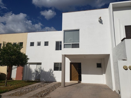 Imagen 2 de 23 de Casa En Renta En Residencial Senderos - (2)