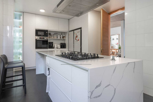 Amplia Casa Remodelada (108794)