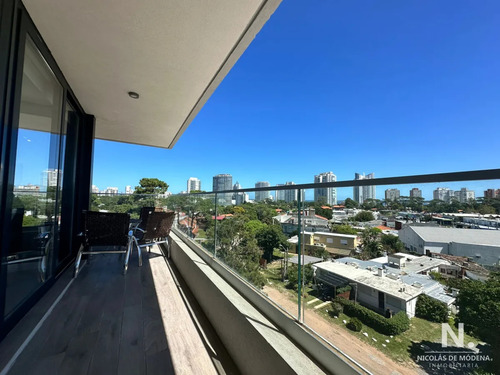 Venta De Apartamento De 2 Dormitorios En Edificio View I
