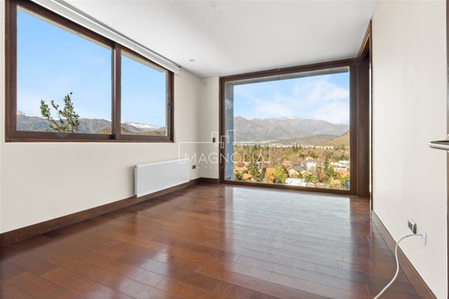 Casa En Arriendo De 5 Dorm. En Lo Barnechea