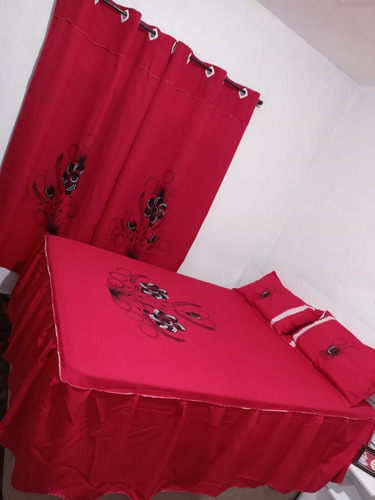 Forro Para Cama Vermelho Pintada A Mão Com Cortina + Fronhas