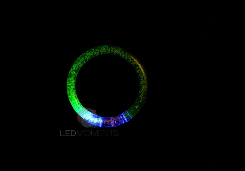 Imagen 6 de 10 de Pulsera Led Luminosa Acrilica Cambia De Color Cotillon X 30