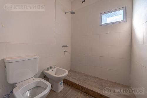 Imagen 17 de 26 de A Estrenar, Moderna Casa En Una Sola Santa Lucía, Pilar Del Este, Pilar.