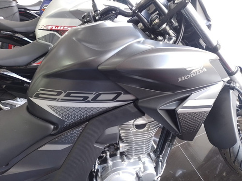 Imagen 8 de 18 de Honda Cb 250 Twister 2023 0 Km! Accesorios A Cotizar!