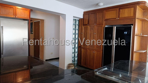 Casa En Venta En Prados Del Este Calle Cerrada Tres Niveles