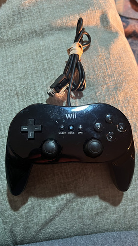 Control Pro Controller Nintendo Wii Original (Reacondicionado)