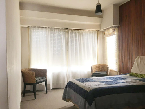 Casa En Venta - 5 Dormitorios 2 Baños - Cochera - Morón