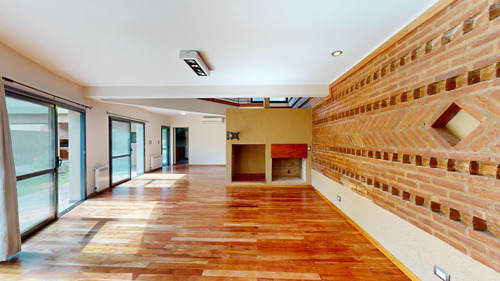 Venta Casa 4 Dormitorios 4 Baños / Pileta B. Jardin Claret